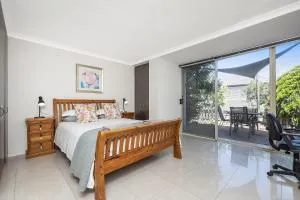 Studio 3 - ground floor Fremantle apartment - East Fremantle