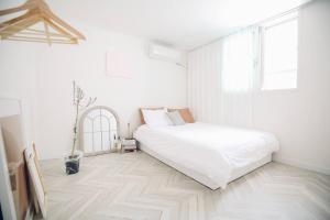 Home Brick Hongik station 10min