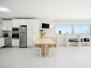 Contemporary Flat a Few Steps From the Beach #1944