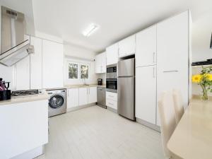 Contemporary Flat a Few Steps From the Beach #1944