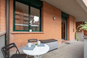 Studio with Balcony