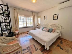 Coqueta y luminosa casa independiente