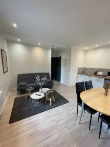 Les Chalets du Mancel - Chalet Tennessee - 500 m Bouleries Jump , 10 min du circuit des 24h - Parence