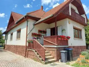 Saci Lak - Várvölgy