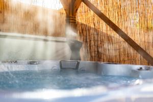 Little Apple Cottage- Free Parking, Hot tub, Fire, Town Centre