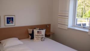 Lejlighed med udsigt til gårdhave,  stueetage. Max 4 pers room in Hotel Strandtangen
