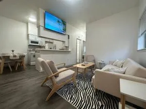 GREAT VALUE Luxe Style, Queen Beds, W/D, Parking! - Schenectady