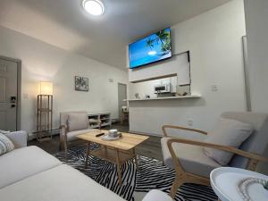 GREAT VALUE Luxe Style Queen Beds WD Parking