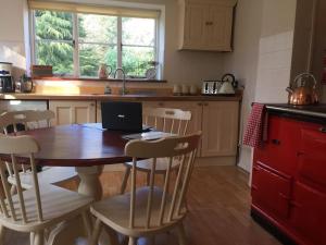 Forestry Cottage. Hot tub, open fire, dog friendly