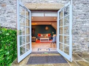 Stylish Bakewell Cottage with Free Parking - Pass the Keys