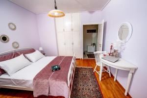 Ioannas Mansion - By the lake