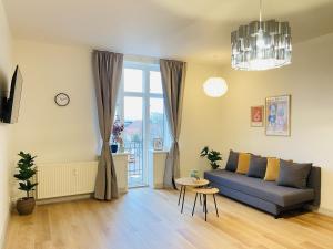 aday - The Swanky Suite