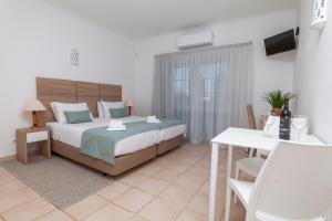 Atalaia Sol Aparthotel - tennis & heated pool in winter