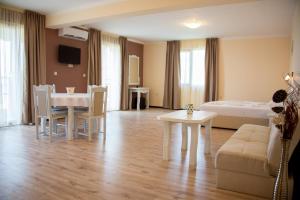 Tomas Residence - Front Beach