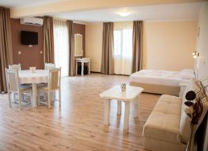 Tomas Residence - Front Beach