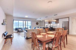 Serenity by the Slopes: Tremblant Waterfront Condo