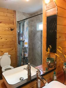 Chalet room in Goose Creek RV Park & Campground