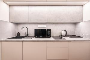 Kl31 - Central Residence - Klauzál Square by BQA