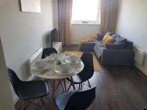 Stunning 1-Bed Apartment in Brierley Hill - 布赖尔利希尔