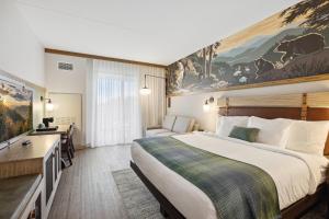 King Room with Sleeper Sofa Balcony room in Dollywood's HeartSong Lodge & Resort