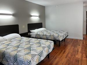 Quadruple Room - Non-Smoking room in Studio 6 Suites Springfield OH