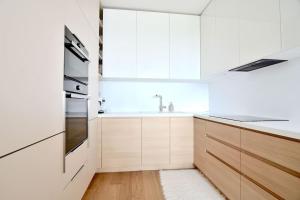 Downtown Charm with free parking spot