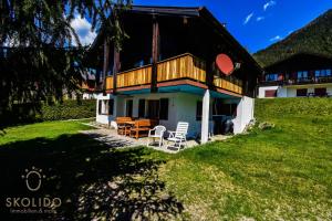 Chalet Independent, Termen
