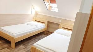 Twin Room with Private Bathroom room in HARTMANN PANZIÓ