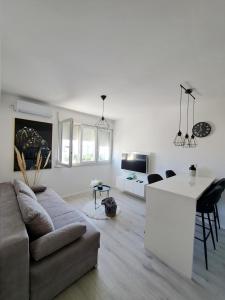 NEW! Top apartment, Split view from above