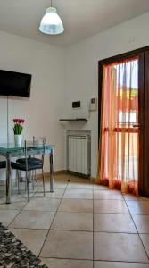 DOMUS Emy - deliziosa casa a piano terra con giardino e posto auto a Ciampino