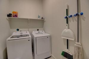 A Galveston Modern with Panoramic Views for Summer