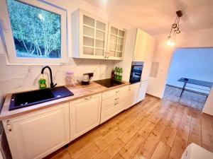 DOLINA SUNCA (Ranch Corral)