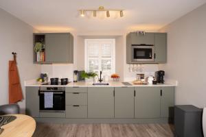 Ambleside Gem: Parking Balcony Scenic Views