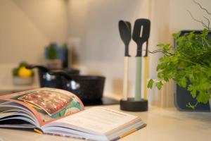 Ambleside Gem: Parking Balcony Scenic Views