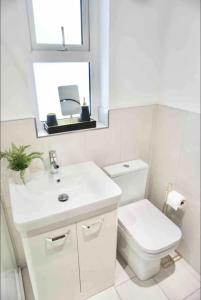 Contemporary Seaside Apartment