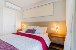 Studio completo ao lado do metro em Moema!