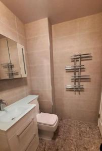 Flat in blue plaque building