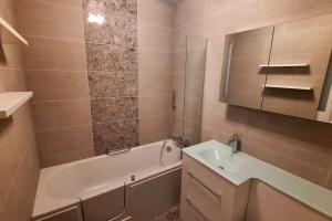 Flat in blue plaque building