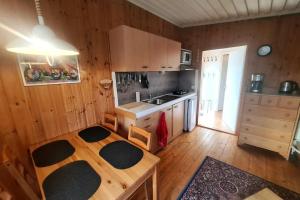 Idyllic vacation home near lake: nature&fireplace