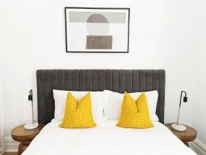 Beautiful Queen Room 1Min Walk to Station with 60Inch TV - Marrickville