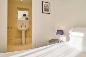 Two-Bedroom House room in King's Corner - Townhouse in the Heart of the City