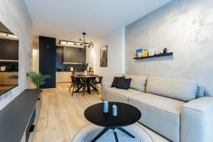Klimatyzowany Apartament Very Berry z Parkingiem w Poznaniu by Noclegi Renters