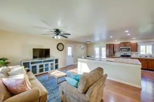 Palmyra House with Private Hot Tub and Fenced Yard! - 伊丽莎白镇