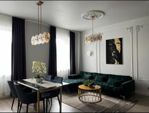 Raina apartment Gold