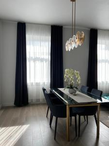 Raina apartment Gold