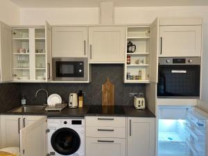 Nombre18 in the Lanes - Two Apartments in One - Large 5 bed 4 bath - Sleeps 12