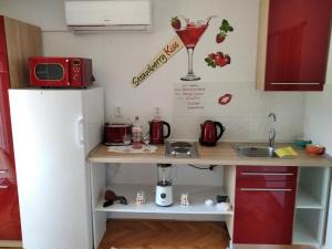 Apartments by the sea Tisno, Murter - 22006