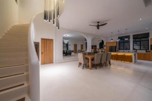 Villa Delight - Brand New 5BR Villa in Canggu
