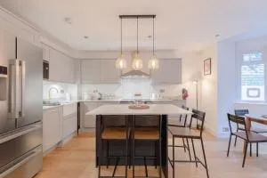 Newly Refurbished 2BD Flat - Wimbledon Village! - Wimbledon