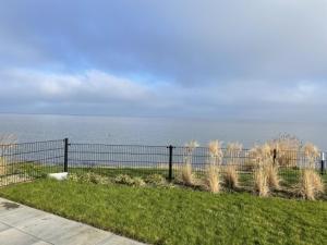 Enkhuizer Strand Chalet Beach Oase Erste Reihe mit Zaun Haus Nr 248